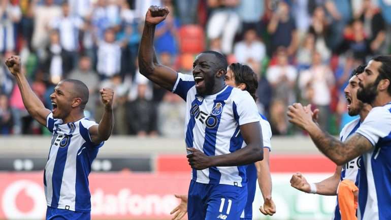 Golo de Marega aos 89' na Madeira colocou dragões a um empate de festejar triunfo no Campeonato