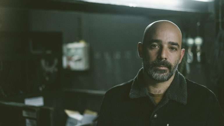 Filho da Mãe, o projeto a solo do guitarrista Rui Carvalho, apresenta o seu novo álbum no Teatro Maria Matos, em Lisboa e no Ateneu Comercial do Porto, já nos dias 8 e 9 de maio