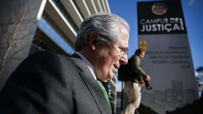 Orlando Figueira foi acusado de ter sido corrompido por Manuel Vicente, cujo processo vai ser enviado para Luanda