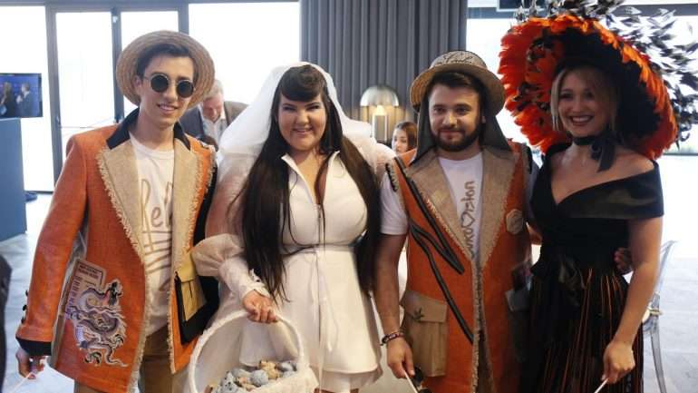 Israel e Moldávia foram duas das comitivas que elevaram a fasquia, mas não no bom sentido. Veja os melhores e os piores looks da "blue carpet" da Eurovisão.