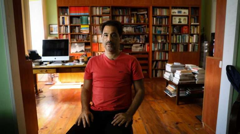 José Eduardo Agualusa vai assinar um dos textos na "Granta em Língua Portuguesa"