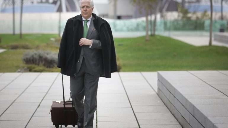 O magistrado Orlando Figueira assinou um contrato com uma empresa angolana