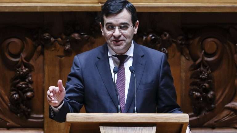 Adalberto Campos Fernandes, ministro da Saúde, tem sido alvo de duras críticas por parte do PSD