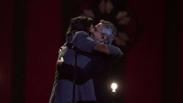 Salvador Sobral e Caetano Veloso juntos em palco