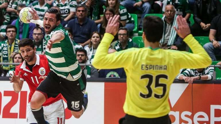 O Sporting foi campeão nacional de andebol na época 2016/17 e terminou com um jejum de 16 anos
