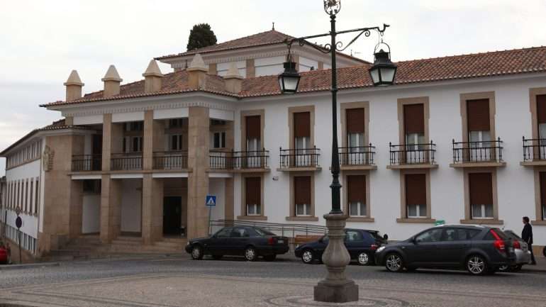 O homem foi conduzido para o Estabelecimento Prisional de Elvas, no distrito de Portalegre, e a mulher para o Estabelecimento Prisional de Tires, no concelho de Cascais, distrito de Lisboa