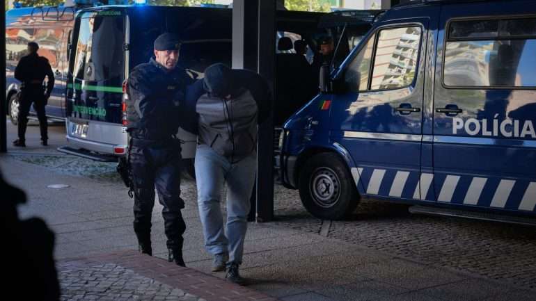 Os arguidos à entrada do tribunal do Barreiro