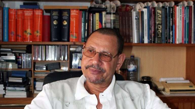 Germano Almeida nasceu em 1945, na ilha da Boavista, em Cabo Verde