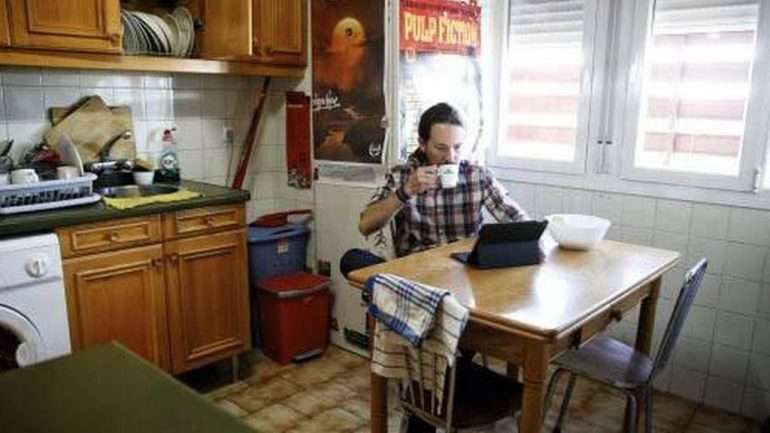 Pablo Iglesias e a namorada, Irene Montero, compraram um chalé por 600 mil euros