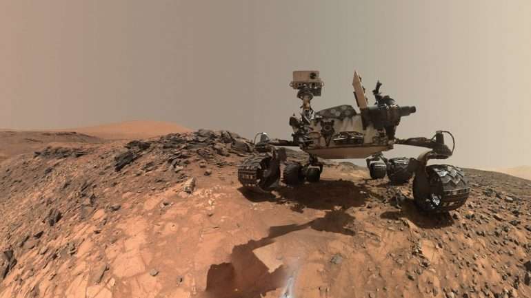 O robô Curiosity percorre o planeta Marte desde 2012 a tirar fotografias e a analisar o solo