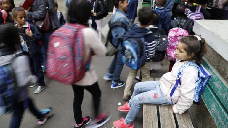 Portugal é um dos países onde as escolas favorecidas empregam "significativamente mais professores seniores nas escolas mais carenciadas"