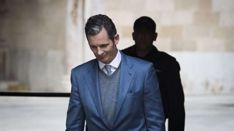 Iñaki Urdangarin, à saída do Tribunal Provincial de Palma, depois de receber a ordem de prisão