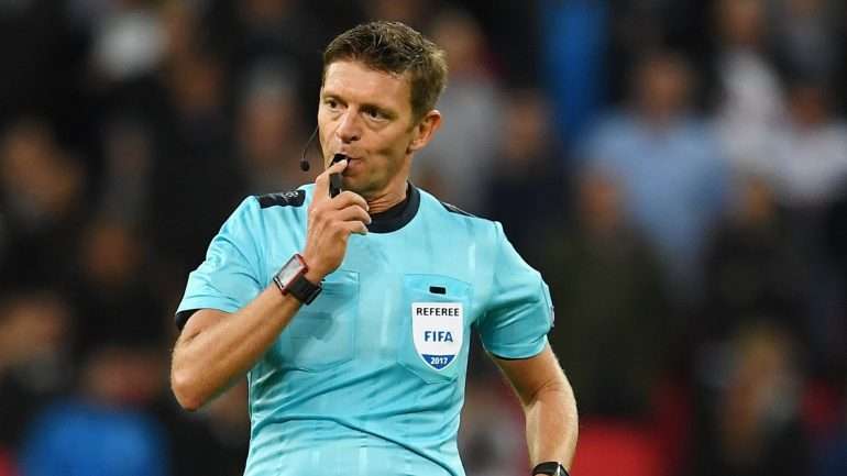 Gianluca Rocchi é um ex-árbitro internacional FIFA, que já arbitrou no Mundial-2018, como o Portugal-Espanha (3-3), no Euro-2016 ainda a final da Liga Europa, em 2019, entre Chelsea e Arsenal (4-1)