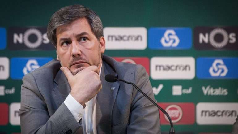 Bruno de Carvalho criticou vários elementos do universo leonino, desmentiu Deni Alar mas tem treinador quase fechado