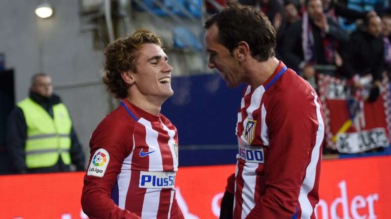 Griezmann e Godín são companheiros no Atl. Madrid desde 2014, numa relação que vai bem mais longe do que as quatro linhas