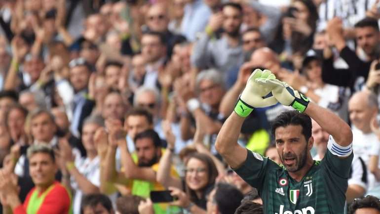 Buffon falhou a presença no Mundial, voltou a não conseguir a Champions e muda-se agora para a Ligue 1