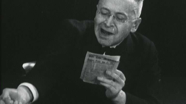 Karl Kraus numa das suas leituras públicas do jornal "Die Fackel" (A Tocha)