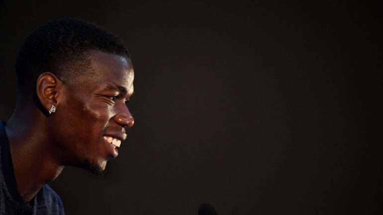 Paul Pogba assume que triunfo na meia-final do Euro com a Alemanha "iludiu" os franceses na final com Portugal