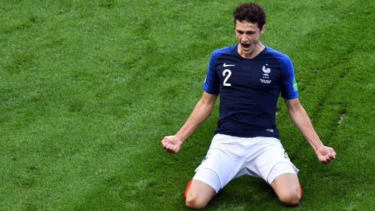 Festejos de um golo que deixou Pavard nas bocas do Mundo: lateral foi uma das grandes revelações da prova