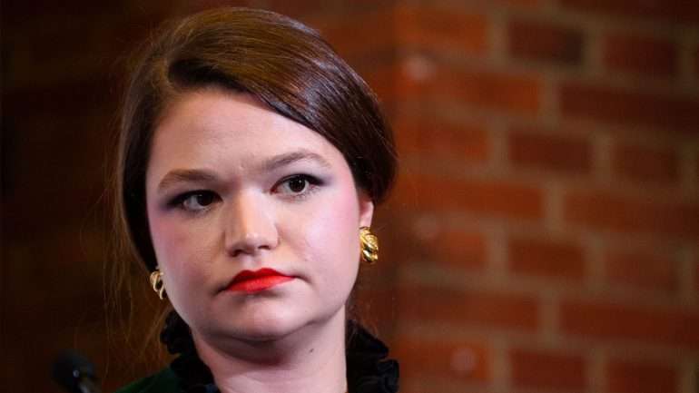 Brittany Kaiser foi uma das pessoas que denunciou a forma fraudulenta utilizada pela Cambridge Analytica para recolher e guardar milhões de perfis