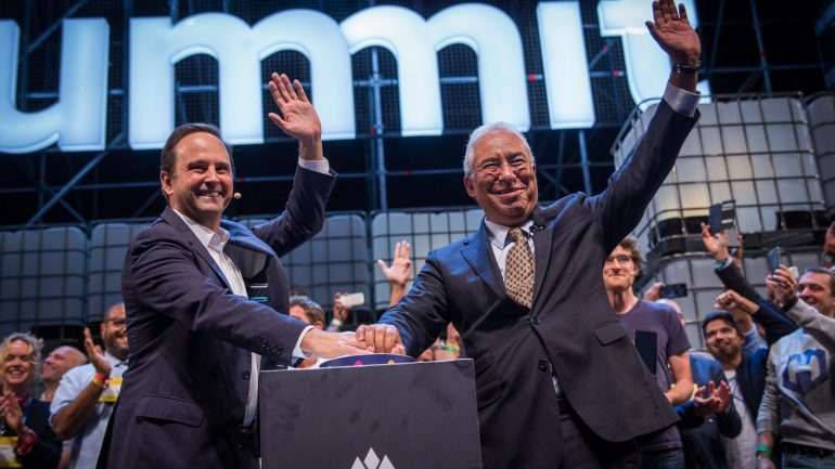 Fernando Medina e António Costa a darem início à edição da Web Summite me 2017