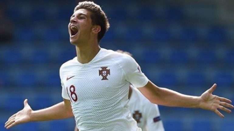 Pedro Correia entrou para decidir no prolongamento a final do Europeu Sub-19 (Créditos: @pedromartelo/Instagram)