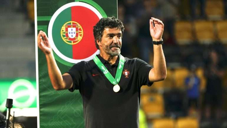 Hélio Sousa, ex-campeão mundial Sub-20 como jogador, conduziu agora uma nova Geração de Ouro nos Europeus Sub-17 e Sub-19
