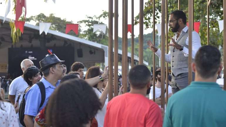 Antonio Salvador apresentou a performance "Petróleo" no Festival Literário de Paraty