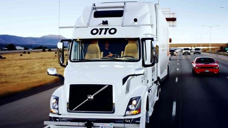 Os camiões autónomos da Uber vão ficar estacionados. A empresa vai concentrar-se nos carros ligeiros para aperfeiçoar o sistema que provocou a primeira vítima mortal no Arizona