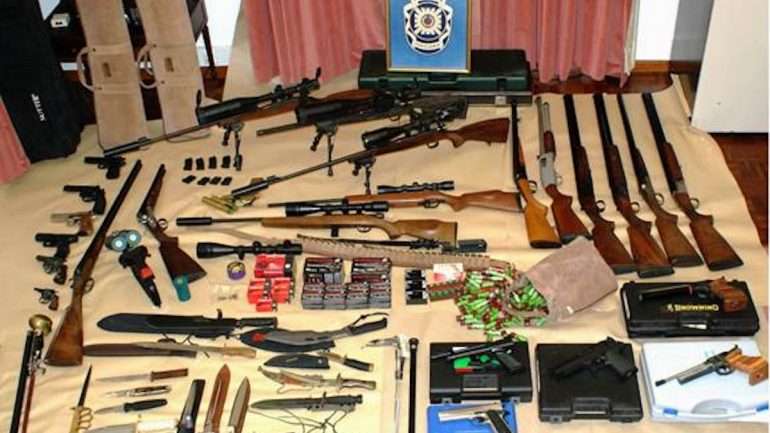 O armamento apreendido pertencia a um cidadão estrangeiro que já morreu