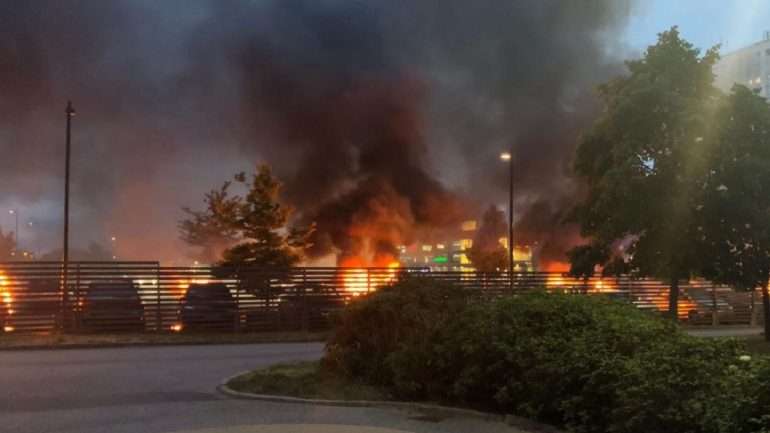 Foram mais de 80, os carros incendiados por jovens entre o fim de tarde e a noite
