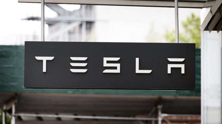 Depois de ter sido noticiado o início desta investigação, as ações da gigante automóvel chegaram a desvalorizar 4,5%