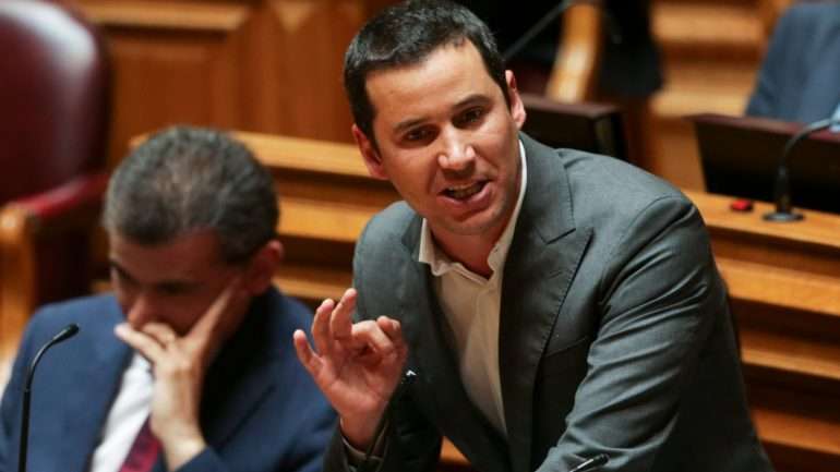 O socialista João Galamba é uma das vozes críticas à postura de Mário Centeno sobre o fim do resgate grego