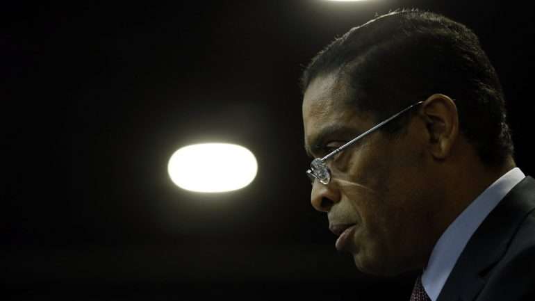 Segundo o MP, o à data presidente do BESA, Álvaro Sobrinho, terá ordenado em 2011 e 2012 a transferência de um total de cerca de 15 milhões para uma conta da Sporting SAD