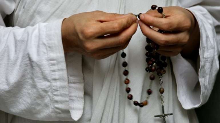 Em 2008, o sacerdote manifestou a vontade de assumir uma experiência pastoral na Suíça e em França