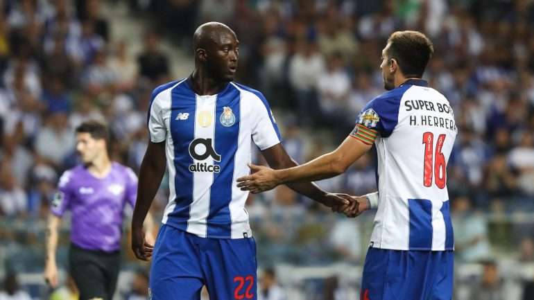 Herrera foi um dos que mais aplaudiu o regresso de Danilo aos relvados.