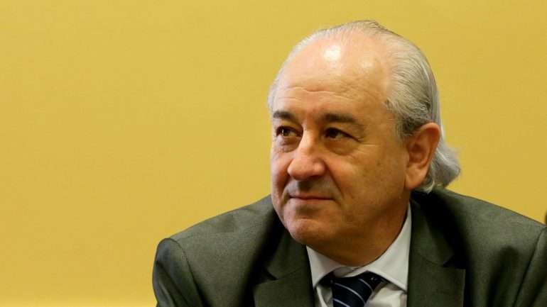 O presidente do PSD sublinhou que há um "problema estrutural" no país: "Ao longo dos anos cometemos imensos erros, concentrámos e centralizámos praticamente tudo em Lisboa"