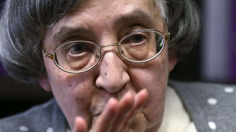 O alerta de Teodora Cardoso: a economia está mais apoiada no consumo e é preciso inverter esse rumo