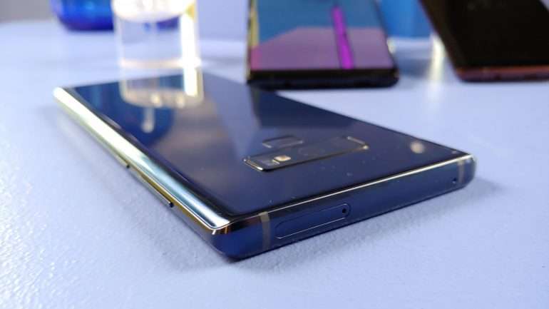 O Samsung Note 9 está disponível em "azul oceano", com caneta amarela, e preto meia-noite, com caneta preta. O PVP da versão de entrada (128gb de memória e 6gb de RAM) é de 1030 euros