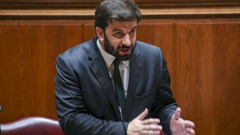 Ministro da Educação esteve no Parlamento para o debate de urgência pedido pelo PCP