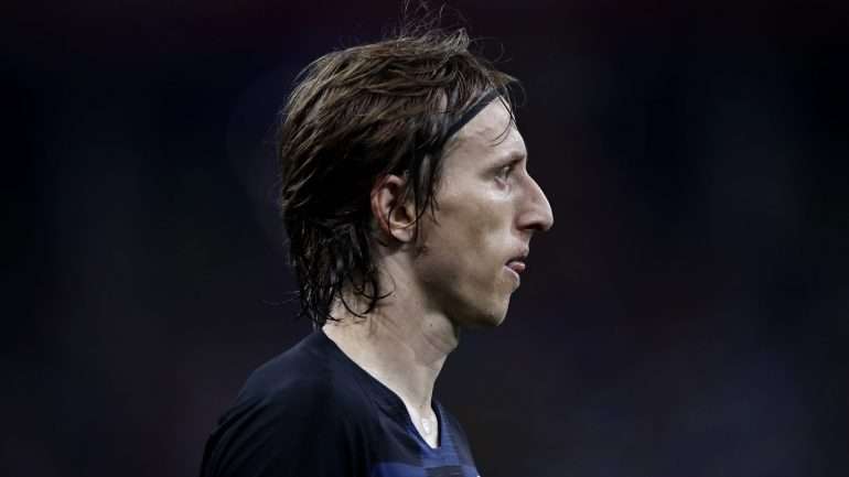 Luka Modric tem 33 anos, é o capitão da seleção croata que foi finalista do Mundial e é titular absoluto no Real Madrid