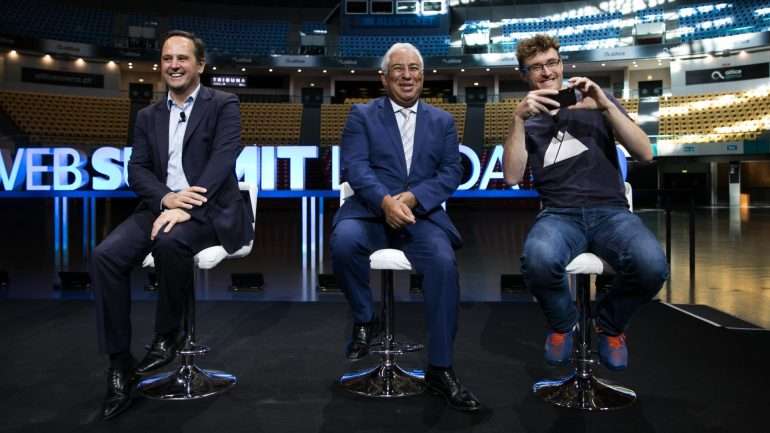 Fernando Medina, Paddy Cosgrave e António Costa na conferência de imprensa onde foi confirmada a permanência da Web Summit em Lisboa por mais 10 anos
