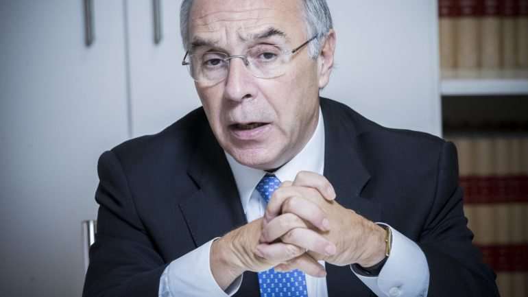 Luís Marques Mendes, 61 anos, foi secretário de Estado, ministro e presidente do PSD, além de deputado, presidente do grupo parlamentar e vice-presidente da câmara municipal de Fafe