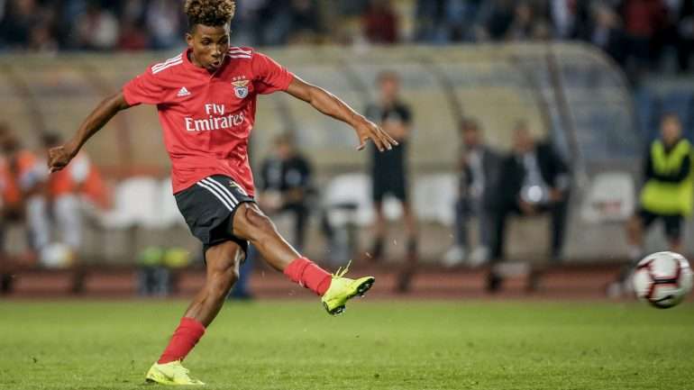 Gedson Fernandes foi um dos melhores do Benfica em Coimbra e apontou o golo da noite, com um remate de fora da área