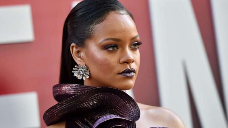 Rihanna foi a primeira opção, Pink a segunda: recusaram as duas e a NFL virou-se para os Maroon 5