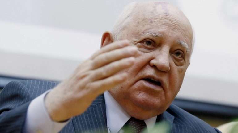 "Em caso algum se devem quebrar os antigos acordos de desarmamento", considerou o último dirigente soviético, Mikhail Gorbachev
