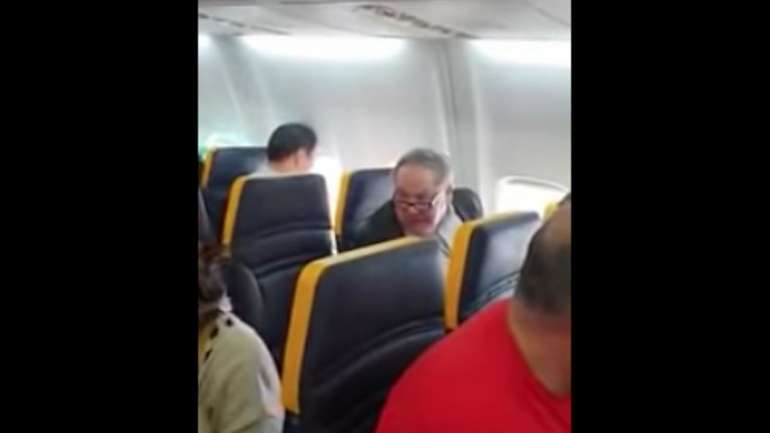 O caso aconteceu durante um voo da Ryanair entre Barcelona e Londres