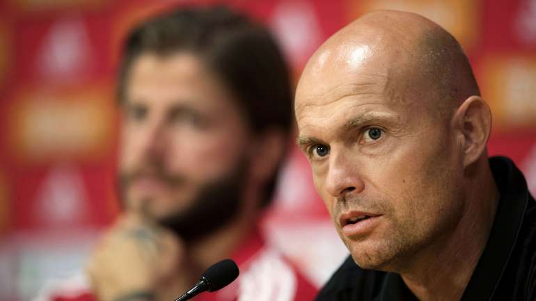 Marcel Keizer trabalhou na equipa B e subiu ao conjunto principal do Ajax antes de assinar pelo Al Jazira