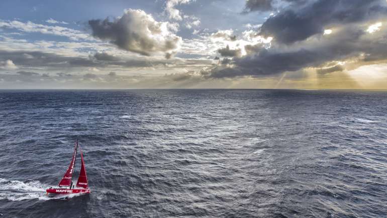 Enquanto vai aquecendo, o oceano vai expulsando cada vez mais oxigénio e dióxido de carbono para a atmosfera