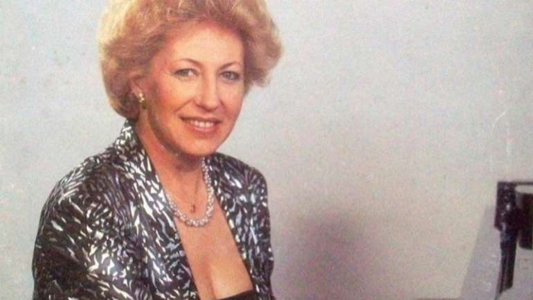 A cantora colaborou com Carlos Mendes e José Mário Branco